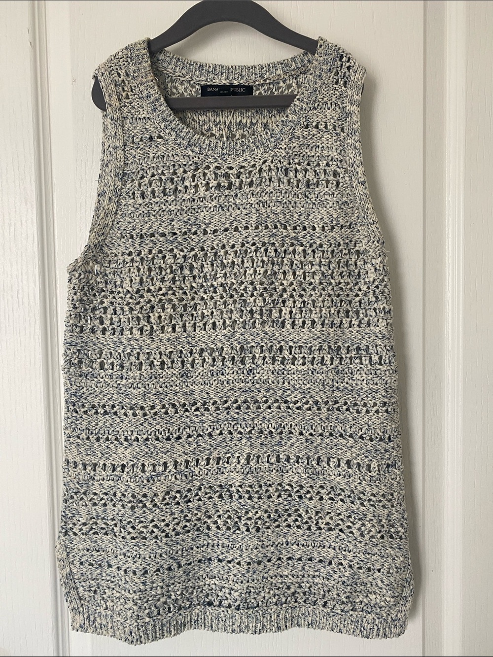 Banana Republic Cream and Navy Open-Knit Sleeveless Sweater Tank (XS)